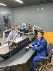 FM FUKUOKAにラジオ出演する新卒1年目社員