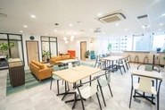 大阪オフィスのセミナールーム風景。オープンスペースでは日々MTGなどに活用しています。