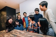 東京・高円寺のNPOカタリバ本部。ボランティア・インターンも多数活動に参画し、10代との”ナナメの関係”を築いています。