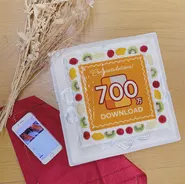 700万ダウンロード突破記念にオリジナルケーキでお祝いしました！
