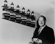 シュアラスターの製造は、1947年にスタートしました。全米で販売が本格化したのは1949年のことです。その後、キャデラック指定ワックスに選ばれるなど、全米シェア80%を誇るワックスブランドとなりました。