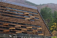 富山県南砺市利賀村に建築した「まれびとの家」。VUILDが設計し、地域の木材をShopBotで加工し、プラモデルのように組立て完成した建築。宿泊施設として運営中。2020年グッドデザイン賞金賞を受賞。