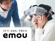 発達障害支援VR「emou」は経済産業省主催の「ジャパン・ヘルスケアビジネスコンテスト2020」で優秀賞を受賞！日常の様々なシチュエーションをVRで再現することで、その場にいるかのように社会体験を予習・練習することができます。