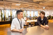 私たちが入居しているWeWork名古屋での風景です。とてもおしゃれな空間でリラックスして仕事ができます！（左）CEO 城山　（右）CSO 清水