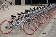 例えば中国の都心部では、Mobikeやofoといったレンタル自転車が、単なる一企業によるサービスをこえて、社会のインフラになっています
