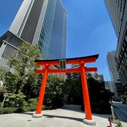 東京の拠点は、金融の中心である日本橋に位置しています。大都会ながら、パワースポットで有名な福徳神社の近くにオフィスを構えています。