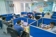 ベトナムのオフィスの様子。リモートで連携を取るオフショア開発により、自社開発100%を実現しております！