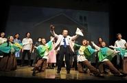 聖路加国際病院名誉院長の日野原重明先生のミュージカルも手掛けています。