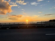 仕事帰りの沖縄の風景。那覇空港第２滑走路とその奥に見える慶良間諸島。明日もその先も幸せであるように。