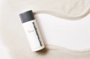 ダーマロジカの人気No.1製品「デイリーマイクロフォリエント」。毎日使える肌に優しい酵素洗顔パウダー。角質を毎日ケアすることで、つやのある健やかな肌に。