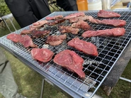 お肉を焼くイベントもあります
