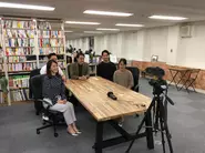 東京オフィスにて。読書好きな社員が多いので、千冊以上あるアイセールス文庫(貸し出しOK)は喜ばれている福利厚生の一つです
