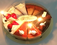 社員の誕生日はみんなでお祝いしています！毎月美味しいケーキが食べられますよ♪