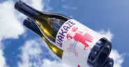 WAKAZEのフラッグシップブランド「THE CLASSIC」はフランス・パリの蔵で100%フランス産原料で醸した清酒です。主にフランスを中心とした欧州で販売展開し、日本にも一部数量を逆輸入してオンラインストアなどで販売しています。