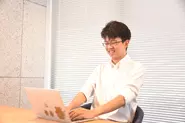 エンジニアの楊。北京の大学でコンピュータサイエンスを専攻。野村総合研究所、リクルートなどを経て、JCVにジョイン