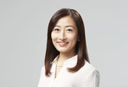 代表取締役 マニヤン麻里子　日本の教育現場での多様性とリーダーシップ育成の理念に共感し、UWC ISAK Japanの学校設立から携わっています。ゴールドマン・サックス証券会社をはじめとした外資系企業で活躍をしてきました。