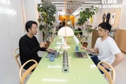 会社経営者でありながら第一線の技術者でもある紫竹代表。技術的なアドバイスを直接受けることも。