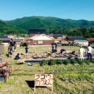 生徒が地域に出て取り組む農園。野菜やお茶を育てる。