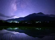 高原町の夜の幻想的な景色。