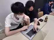 未経験からでもやる気さえあれば、デザイナーやプログラマーを目指せる制度になっています。