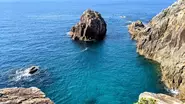高知県足摺岬にあるホテルからの景色。海の深い青は足摺ブルーと呼ばれ、天気が良い日はウミガメを見ることもできる。