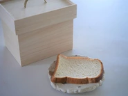 桐の特徴をいかしたパン箱
