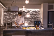 スイートルームにて、元祇園高級イタリアン料理長の坂辻シェフによる出張レストランプラン