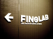 カウリスのオフィスがあるのは、FinTechのスタートアップが集う大手町FINOLABの中。 「未来の金融を創る」ため、切磋琢磨しています。