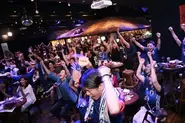 スリーモンキーズカフェ 天王寺店でのサッカー日本代表戦の様子（コロナ前の写真）