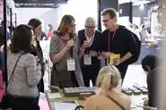 世界のお香文化を目指して　（2018年パリ展示会）
