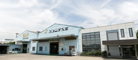 ある夏の日の本社正面