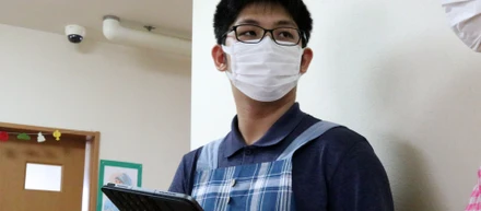 高校卒業後、なぜ介護のお仕事を選んだのか...?介護現場で活躍している、高木さんにインタビューを行いました！