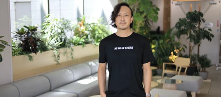 BiSHなど有名アーティストのTシャツを手がけてきたデザイナーが推す、"面白いと思ったアイデアがあれば全て発売する"独自の仕組みとは？