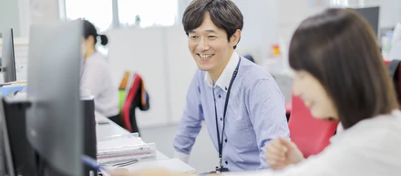 デザイナーの仕事はWEBもポスターも！コーディングも業務改善も！守備範囲は広いです。