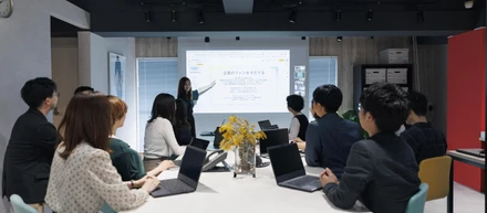 隔週開催の全社会議！ONE TEAMの会社だからこそお互いを知る大事な時間💡