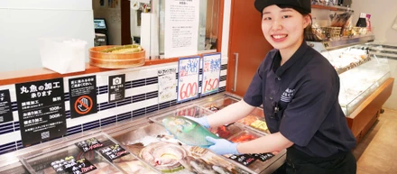 sakana baccaから水産業界を盛り上げたい。鮮魚専門店で見つけた私らしいキャリア【sakana bacca店舗クルーインタビュー】