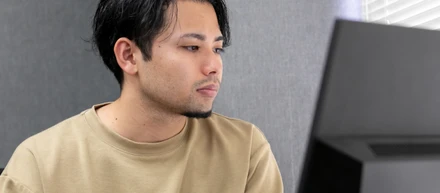 弁護士志望からエンジニアへ大転身目指すはフロントエンドもバックエンドも熟す二刀流