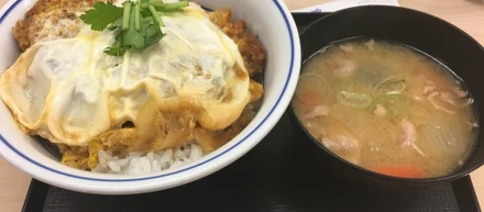 高円寺のかつやでカツ丼食べてたんですよ。