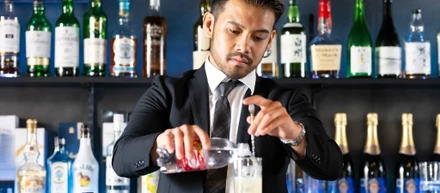 入社1年目でBARの店長！役者を目指す一人のストリー