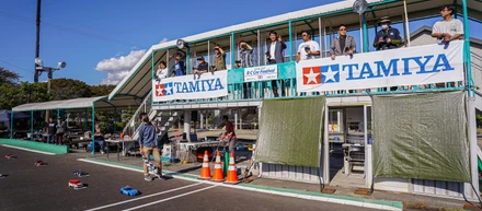タミヤ社員がＲＣカーレースで対決！