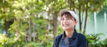 原動力は、お客様の“あたたかい言葉”。最高の店舗をカタチにする、heartfeltなチーム文化を語ります。【フリホーレス社員インタビュー｜安達 広海】