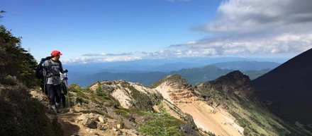 創業メンバー、視察のために浅間山へ登る。
