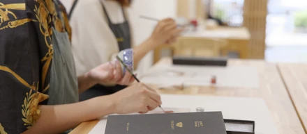 漆芸経験者・中途入社したBさんが金継ぎ職人になるまで
