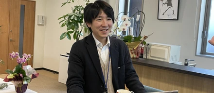 コミュニケーションを軸に、全体像を誰よりも理解する。ウェルコムのエンジニアが語る、巻き込み×伴走型の開発文化。【 飯田 弘幸/ 社員インタビュー】