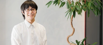 評価の仕事って奥深い。就職で苦労した新卒エンジニアが、自動化プログラムの開発も手がけるようになるまで。【社員インタビュ / 平井 高志】