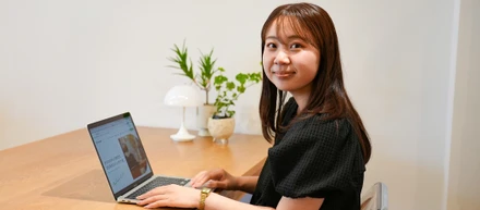 【社員インタビュー】自分の「スキ」が仕事になりました。/ デザイナー　越原涼香
