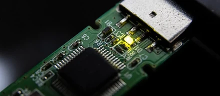連載「フラッシュストレージの性能を左右するコントローラとソフトウェア - 第２回 - ストレージのコントローラがNANDフラッシュの弱点を補う」公開！