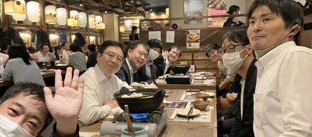 【自由参加イベントの懇親会】月一回開かれる懇親会　気の合う仲間たちとの楽しいひととき