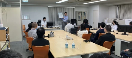 2ヵ月1度の定例会　報告会・個人のスキルアップ優先、物価高騰に対する昇給など
