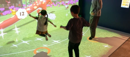 - アトラクションができるまで - 「DINO JUMPING／ふしぎな大縄跳び」